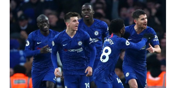 Chelsea besejrer Tottenham Hotspur 2-1